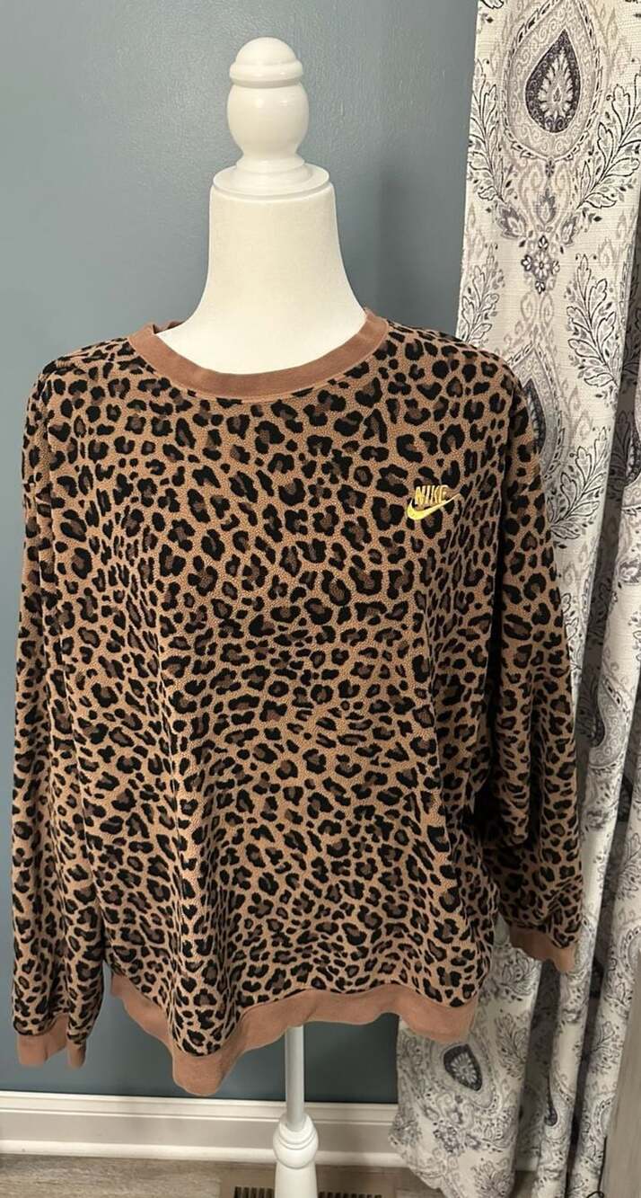Nike Sportswear Women's Crewneck Fleece Leopard Print Logo Sweatshirt XXL